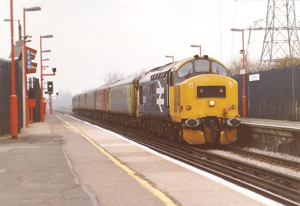Nos. 37425 and 37411 breeze through Crayford